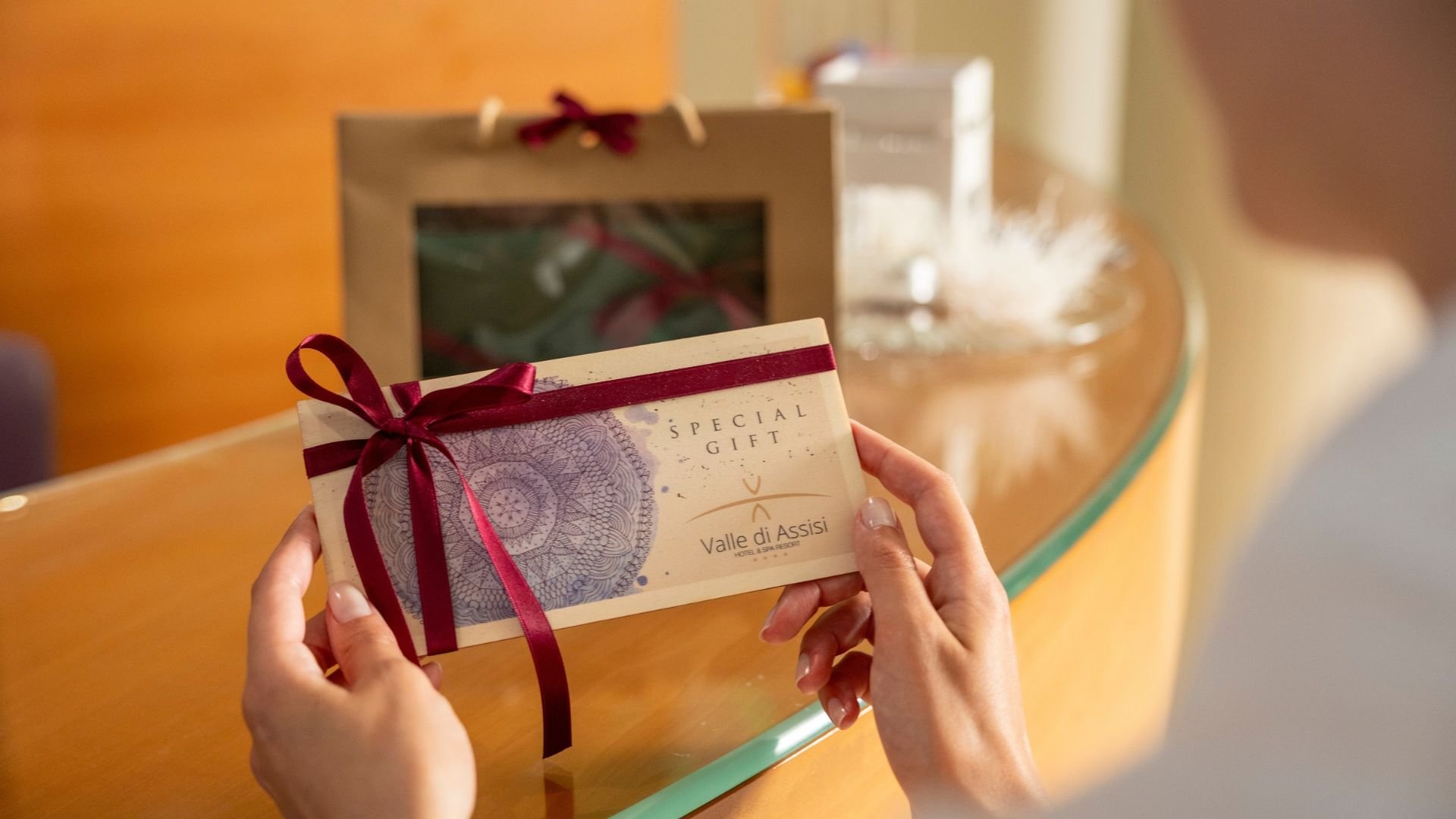 Gift Voucher Idee Regalo Festa della Mamma e anniversari dalla SPA benessere ai massaggi con cena. Gift Voucher Idee Regalo Festa della Mamma e anniversari dalla SPA benessere ai massaggi con cena.