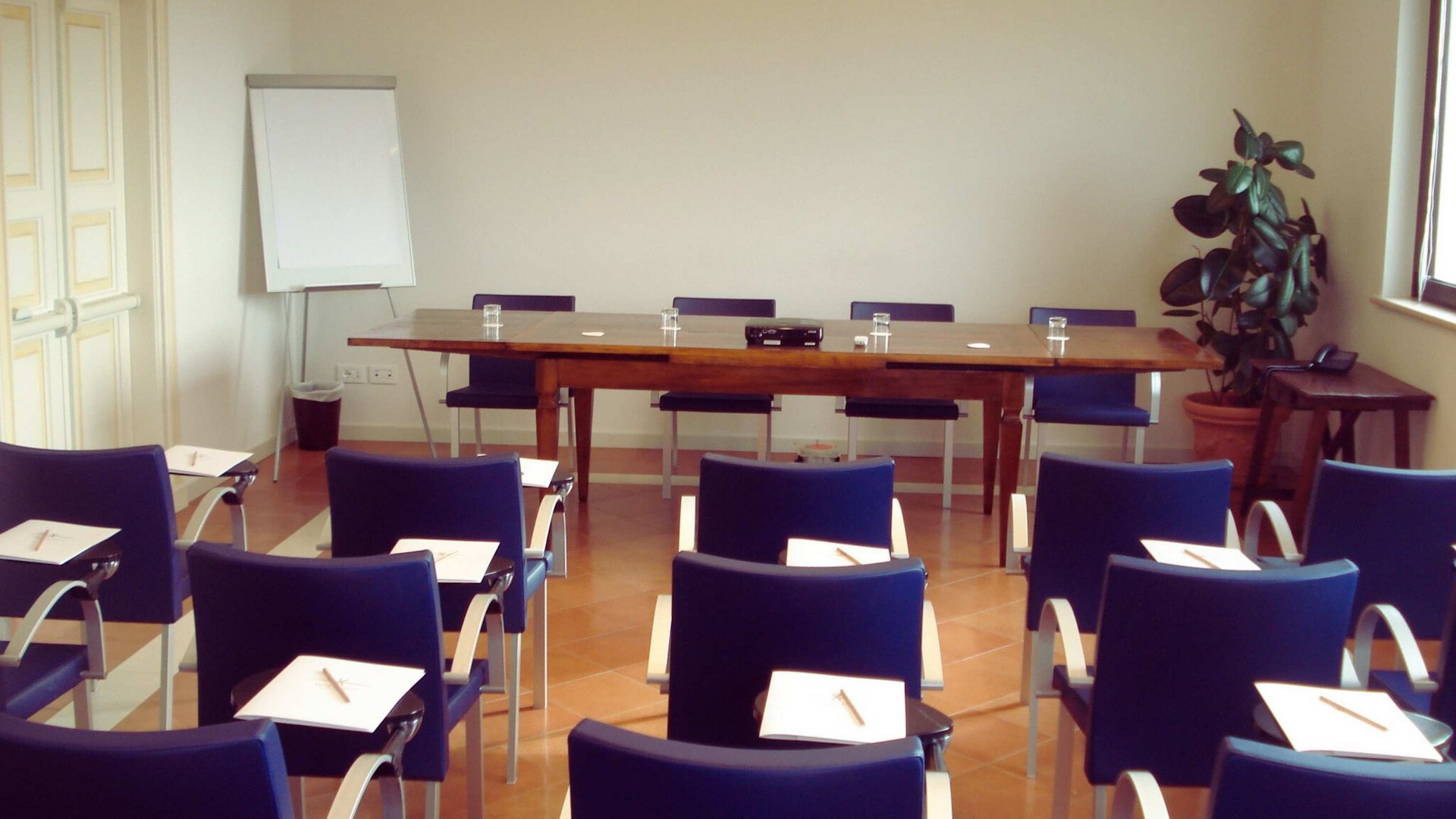Sala Incontri Lavoro 30 persone Sala Incontri Lavoro 30 persone